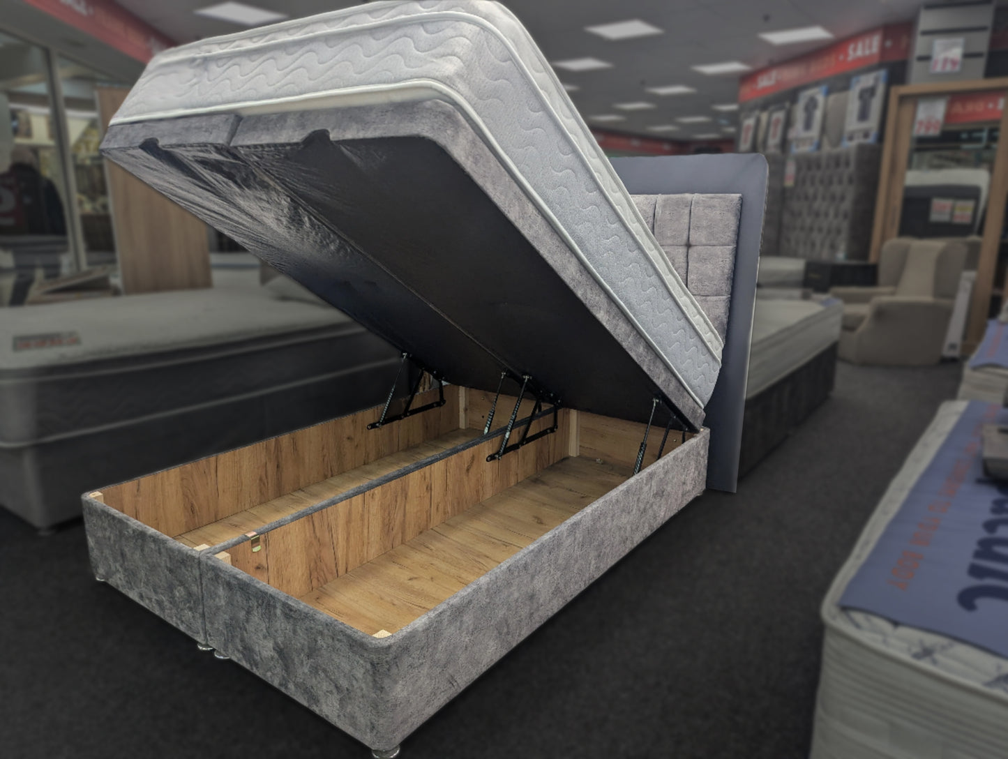 The Hotel Collection: 2000 Gas lift Set